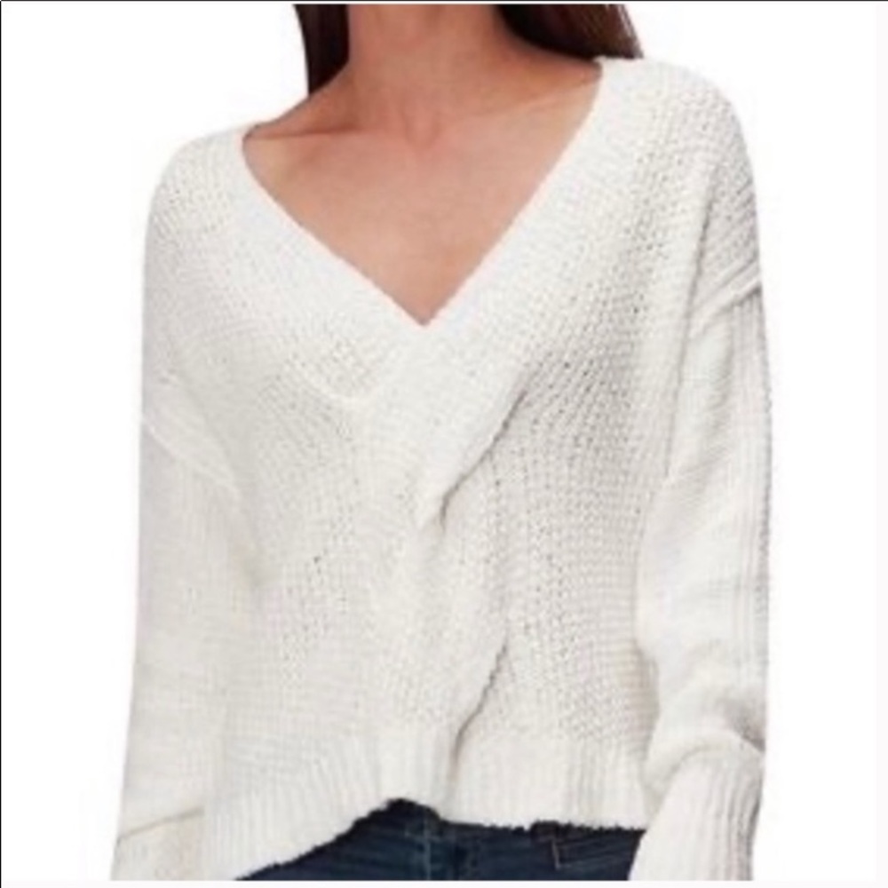Free People white sweater with twist front!
